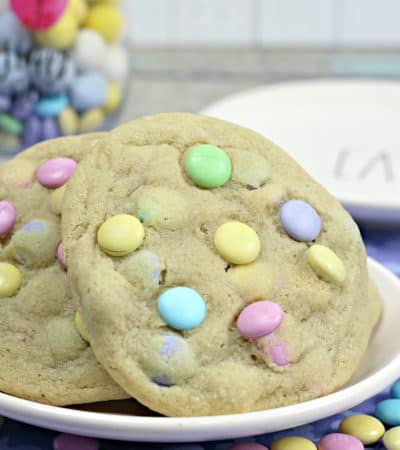 These jumbo Easter cookies are packed with pastel M&M candies and make a delicious and easy dessert, perfect for Easter or for Spring in general.