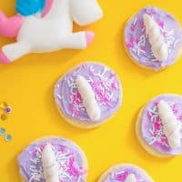 Easy unicorn cookies with fondant unicorn horn and sprinkles