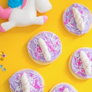 Easy unicorn cookies with fondant unicorn horn and sprinkles