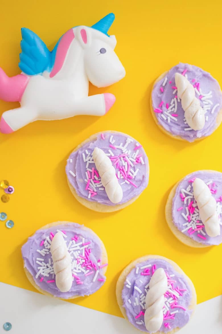 Easy unicorn cookies with fondant unicorn horn and sprinkles