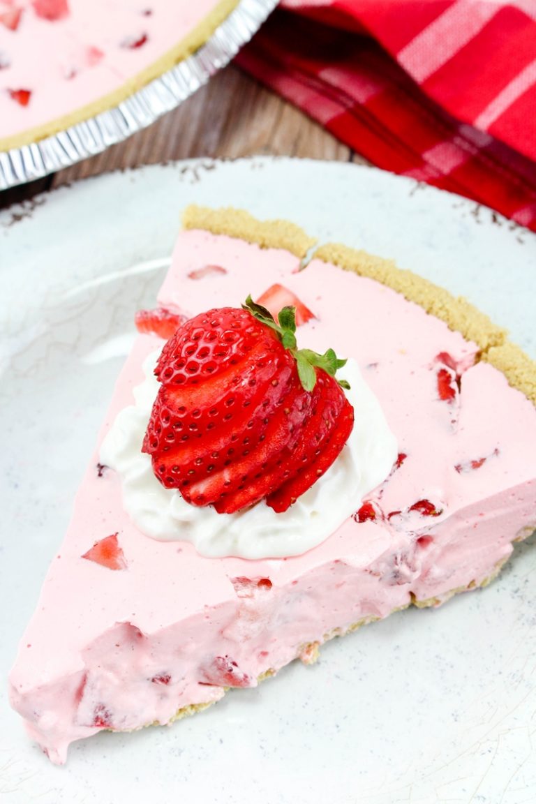 No-Bake Strawberry Jello Pie (Easy Recipe!)