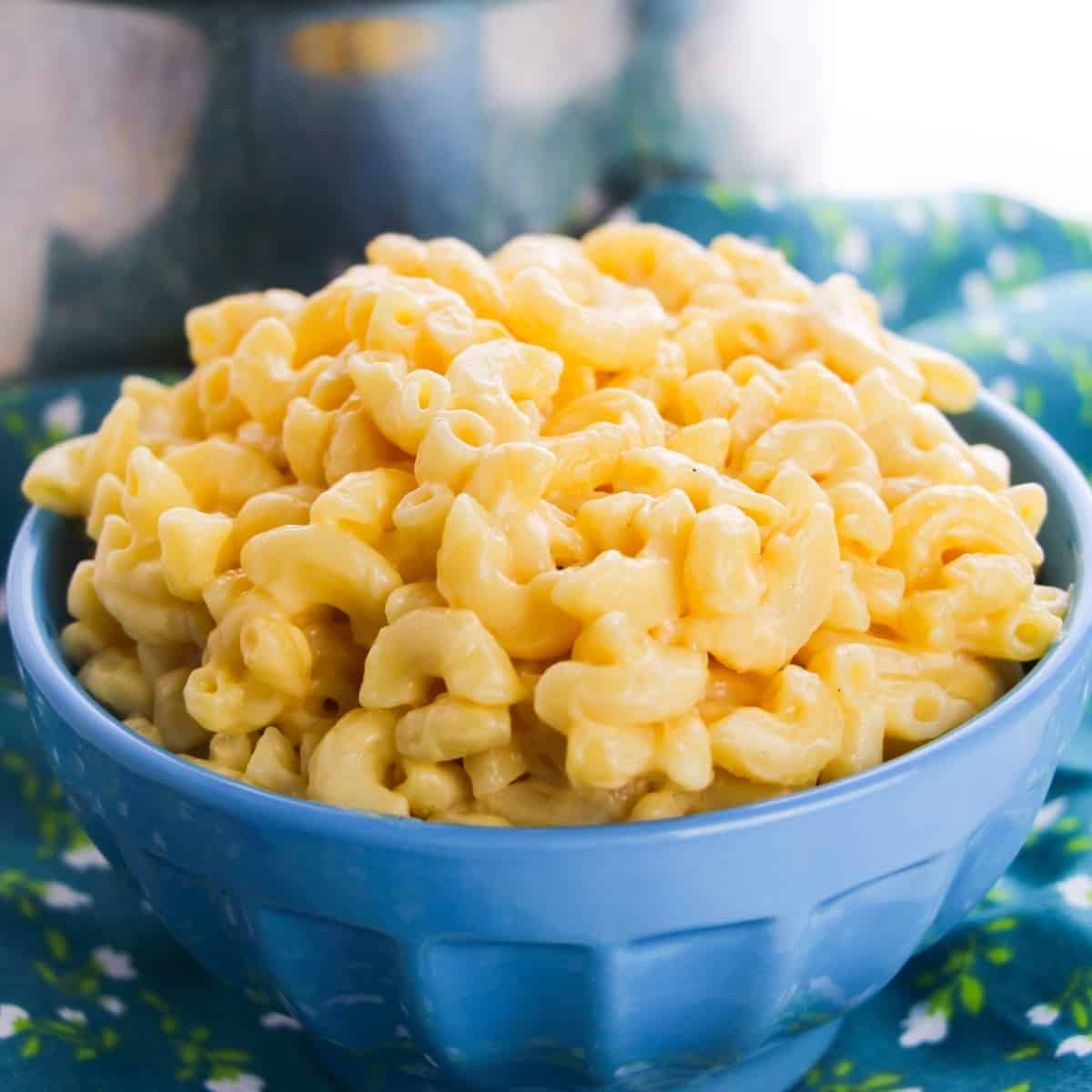 Creamy Stovetop Mac and Cheese (Easy Recipe!)