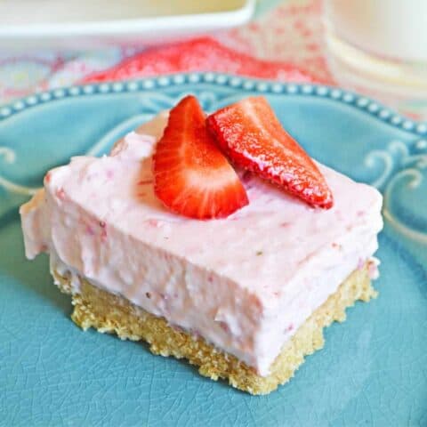 No Bake Strawberry Cheesecake Bars (Easy Recipe!)