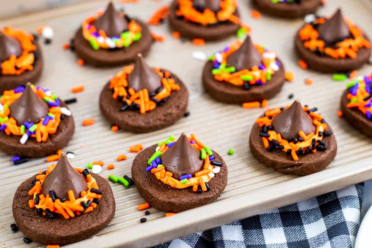 Serving tray with chocolate witch hat cookies