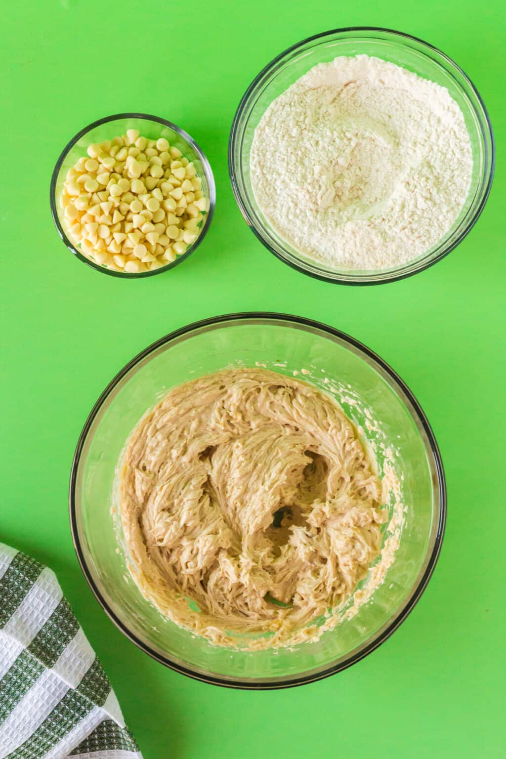 Banana Pudding Cookies with White Chocolate Chips