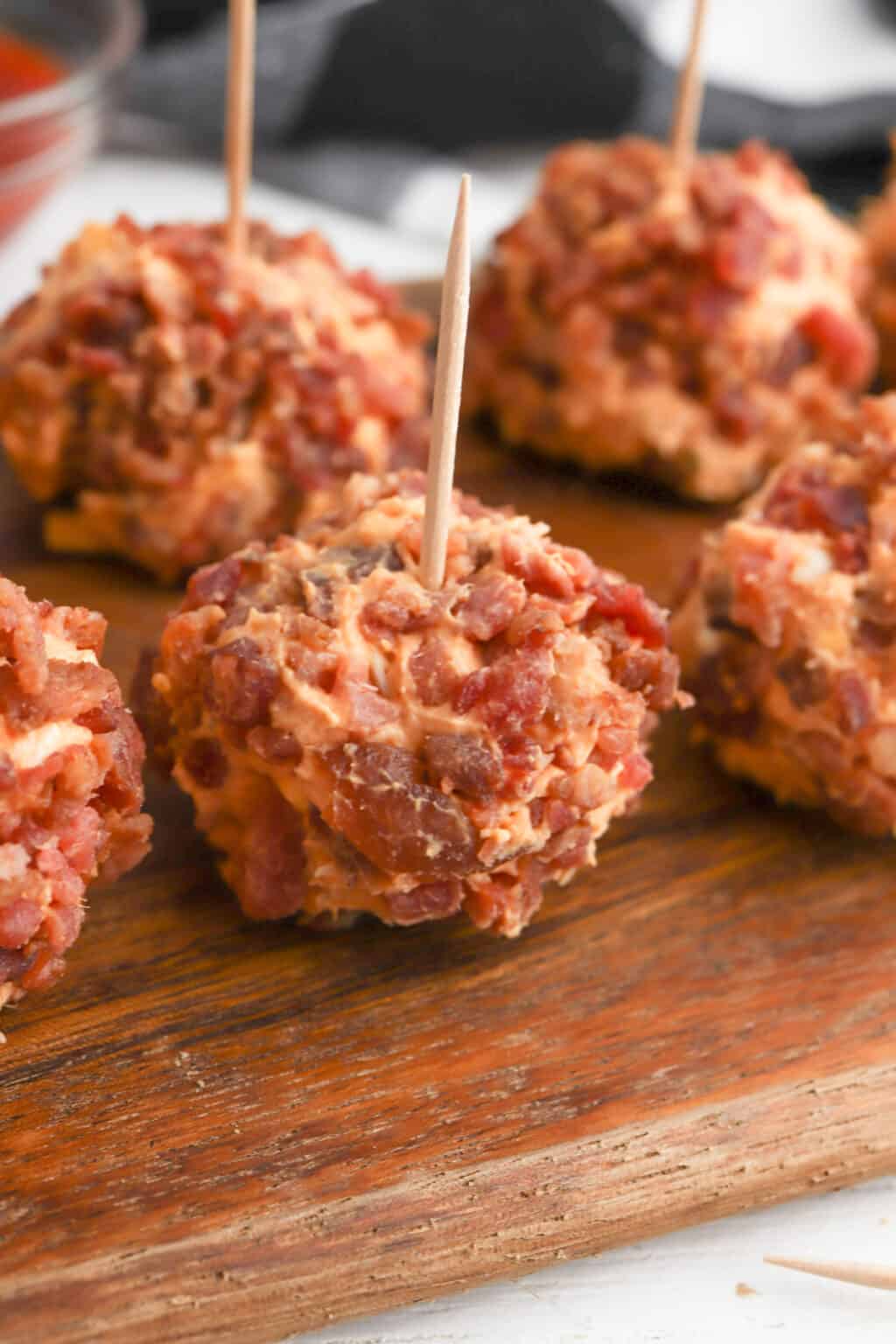 Buffalo Chicken Cheese Balls (Easy Mini Cheese Balls)