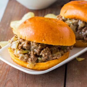 Slow Cooker Philly Cheesesteak Sloppy Joes