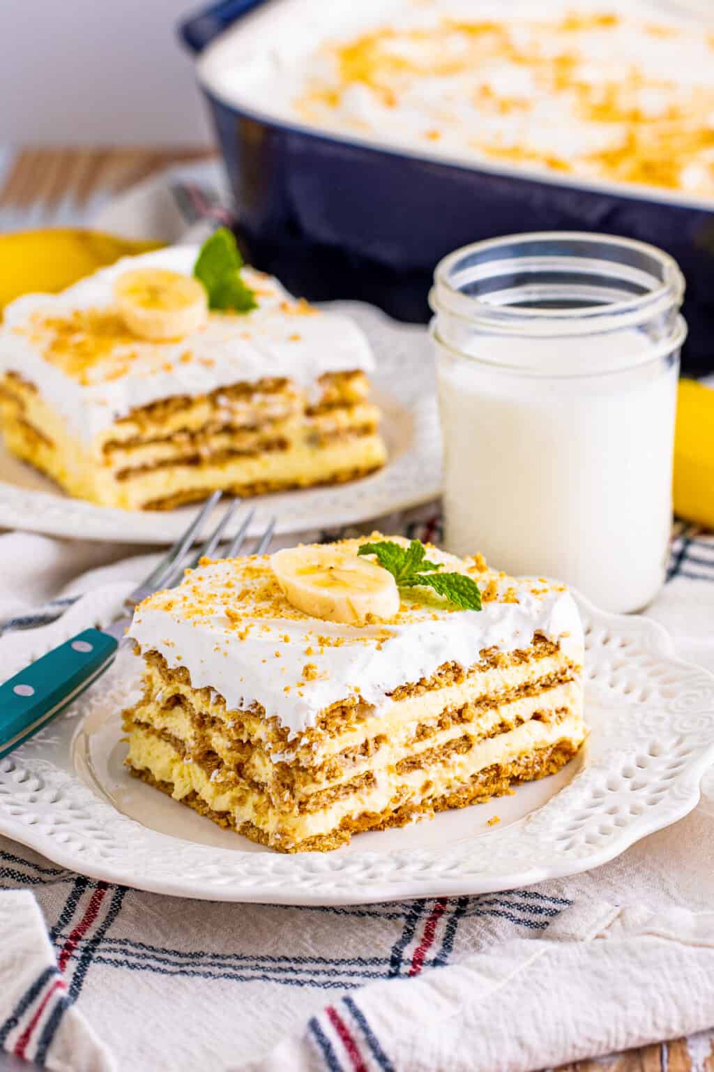 Banana Icebox Cake (Easy 5Ingredient Recipe!)