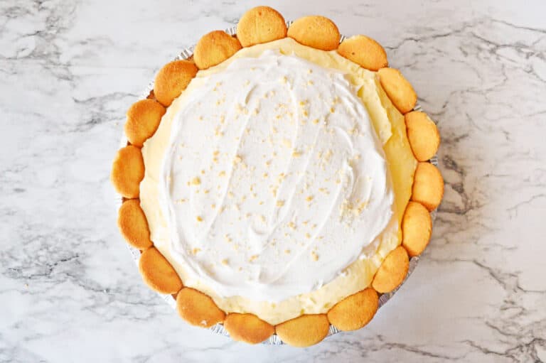 Easy Banana Pudding Pie (No-Bake Recipe!)