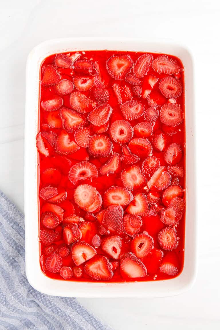 Old-Fashioned Strawberry Pretzel Salad Dessert Recipe