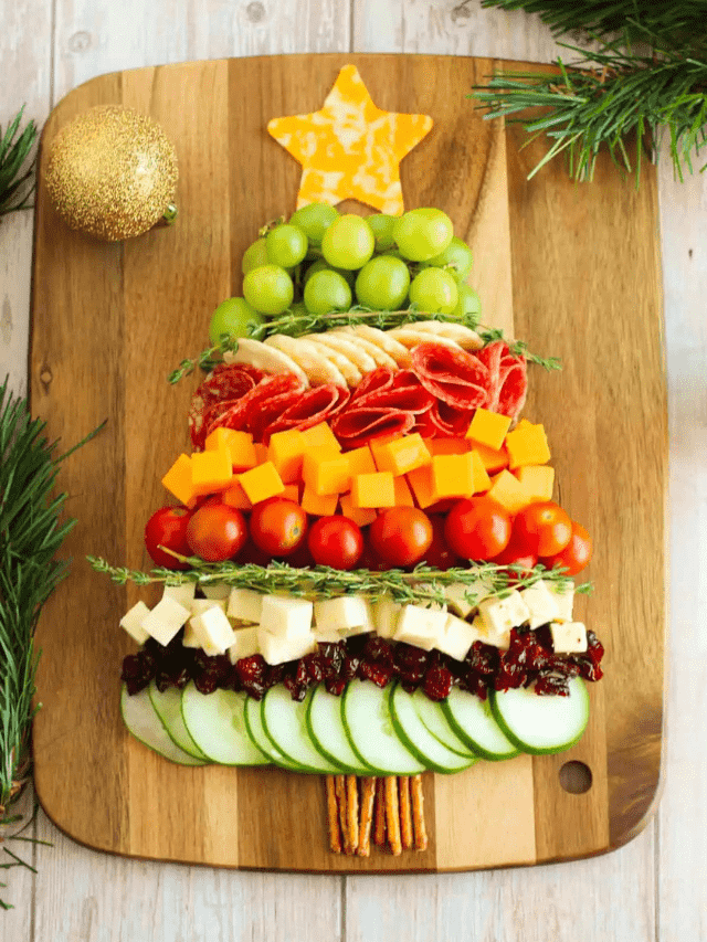 Christmas Tree Charcuterie Board (quick and easy)