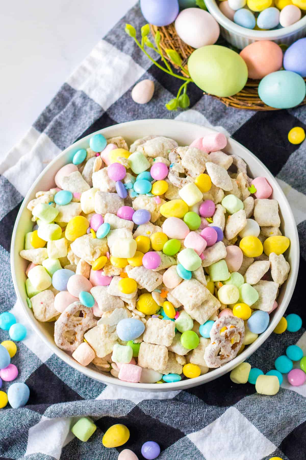 https://crayonsandcravings.com/wp-content/uploads/2023/02/Easter-Muddy-Buddies-Recipe.jpg