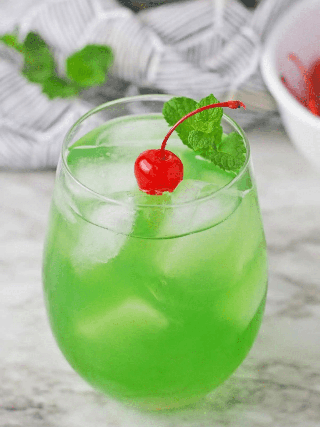 The BEST St. Patrick’s Day Cocktail Recipe!