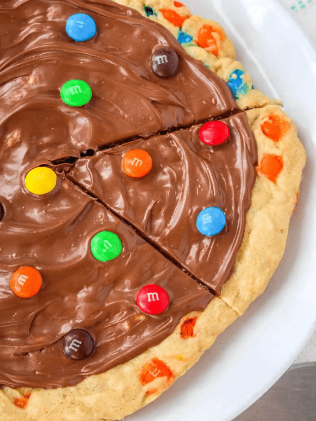 The BEST Skillet Cookie Pizza Recipe