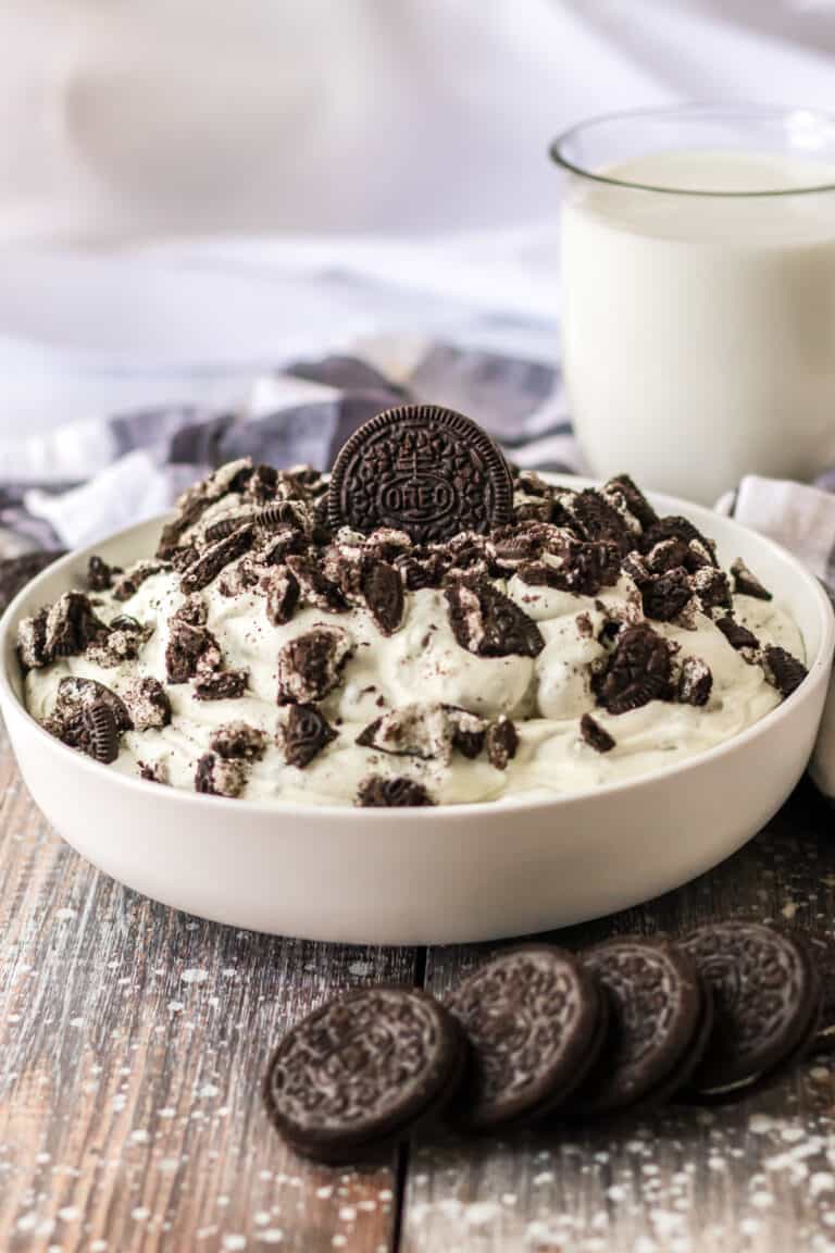 Easy Oreo Fluff Recipe (Only 4 Ingredients!)