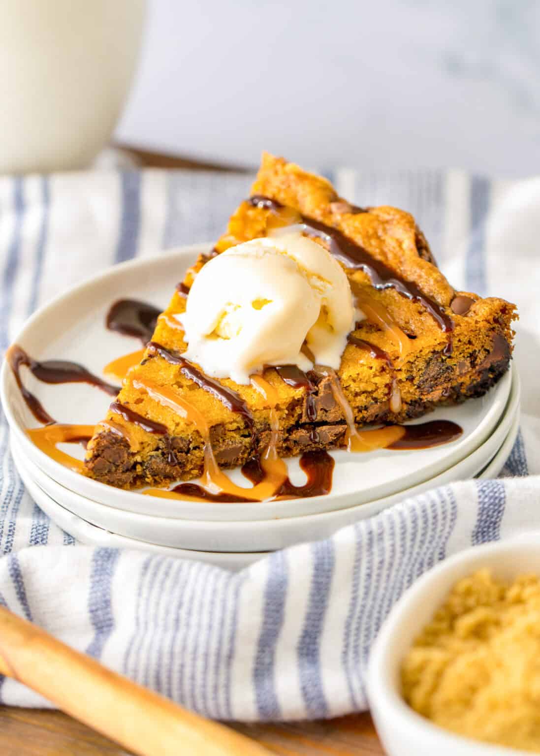 Slow Cooker Chocolate Chip Cookie
