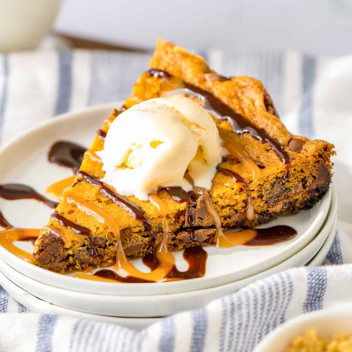 Slow Cooker Chocolate Chip Cookie